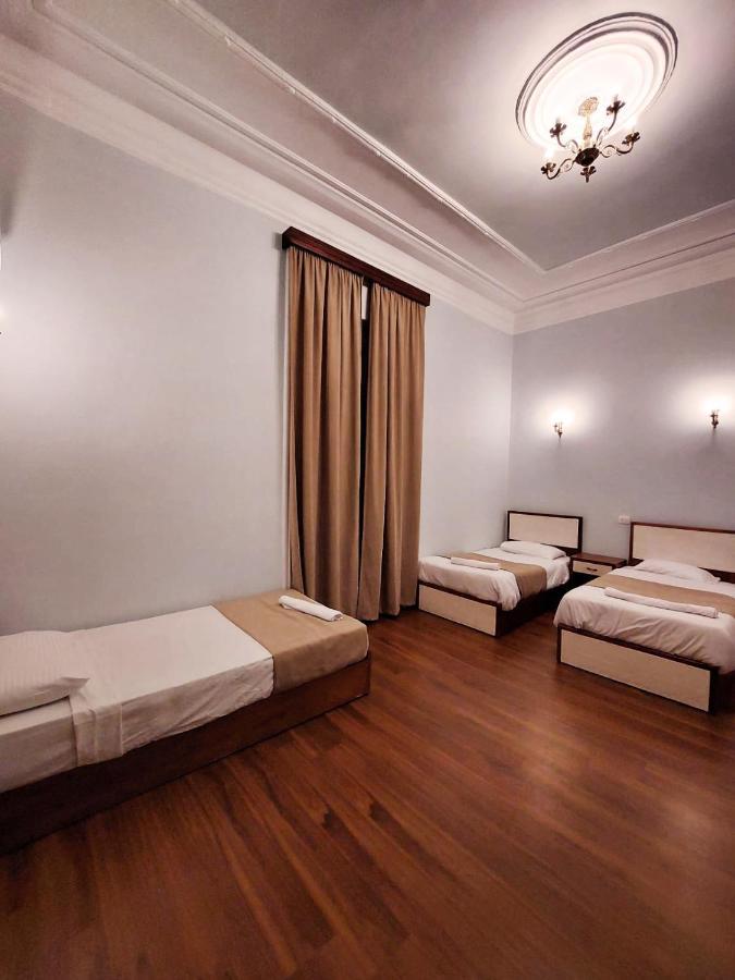 Alpha House Hostel *